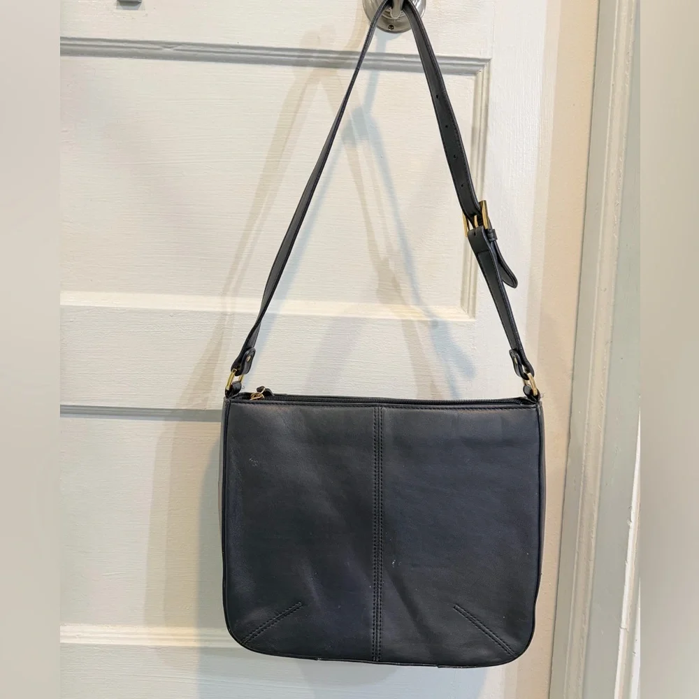 Elegant Navy Leather Shoulder Bag - Picture 6 of 15